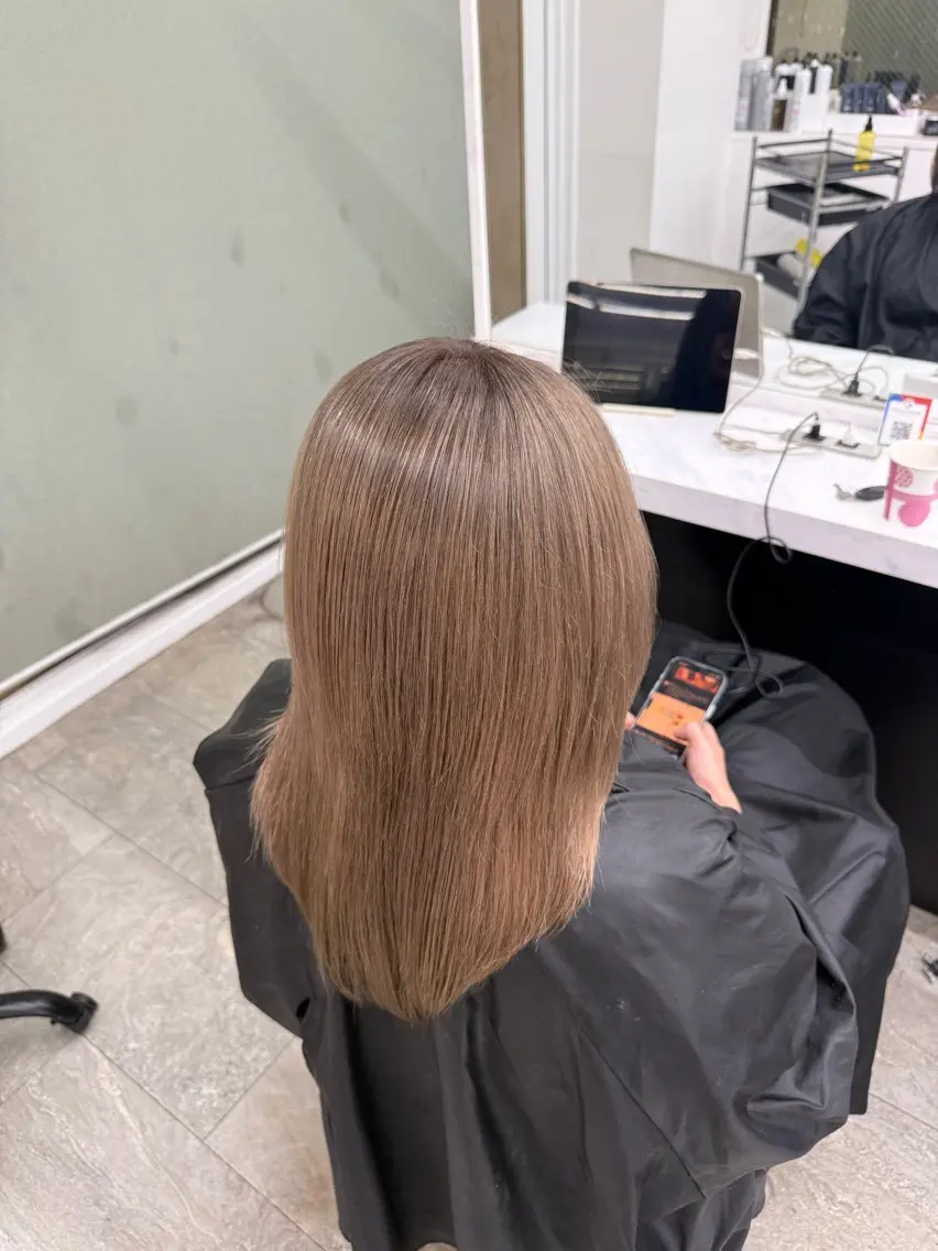 ロング カラー ヘアカラー 🩶ハイトーン × プルエク🩶MIWAのヘアスタイル