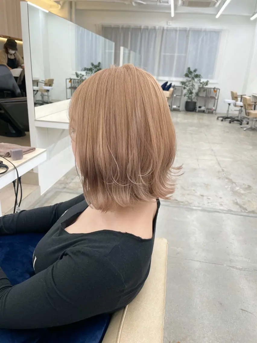 ミディアム カラー ベージュカラー ブリーチ ケアブリーチ ダブルカラー ハイトーンカラー ヘアカラー トリートメント ハイトーン/レイヤー /ケアブリーチ石川治のヘアスタイル