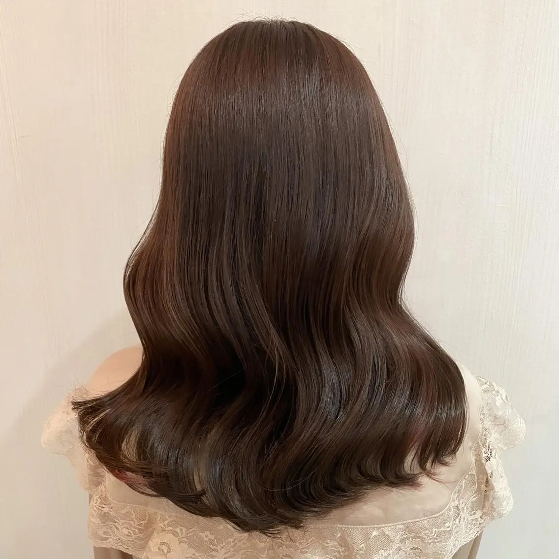 セミロング ブリーチなしカラー/ 顔周りレイヤーカットのヘアスタイル