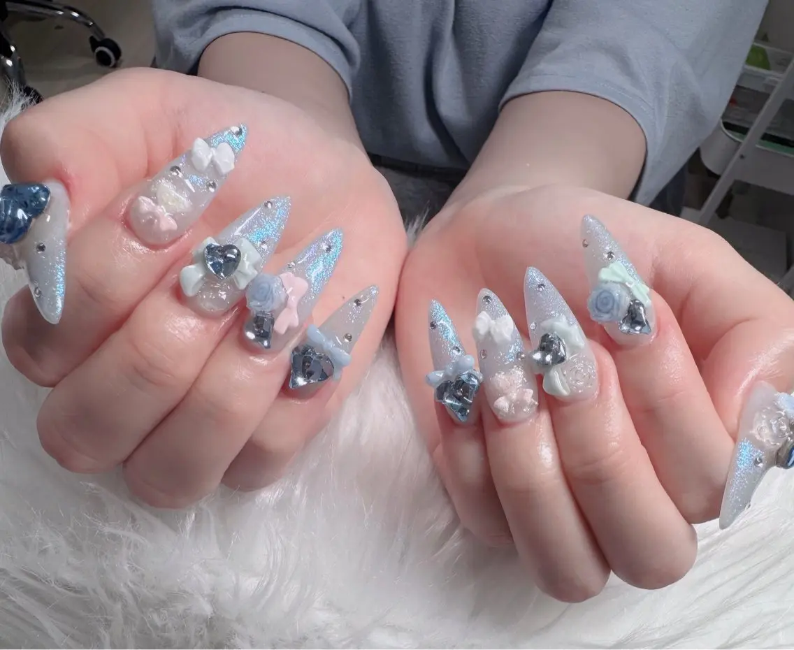 ネイル オーロラネイル フレンチネイル ジェルネイル ハロウィン キラキラネイル ハンドネイル H.baby Nail Salonのネイルデザイン