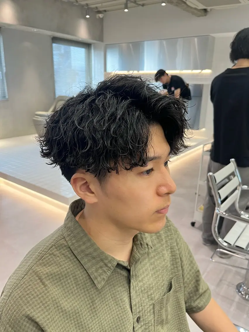 ショート パーマ メンズ ⚡メンズパーマフ ェードカットTomyのヘアスタイル