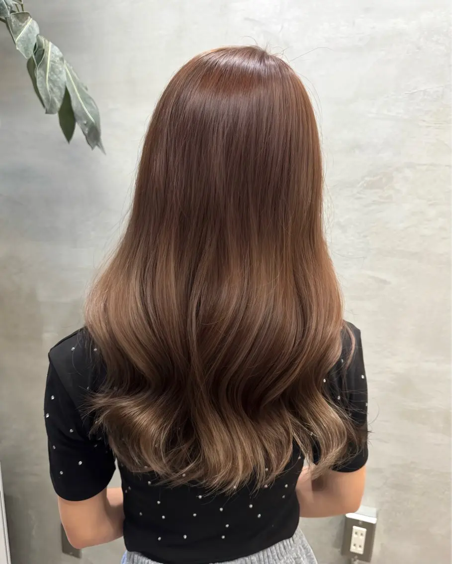 ロング カラー ブリーチ ブラウンカラー 透明感カラー ハイライトカラー ハイライト ヘアカラー トリートメント Anna / TWINのヘアスタイル