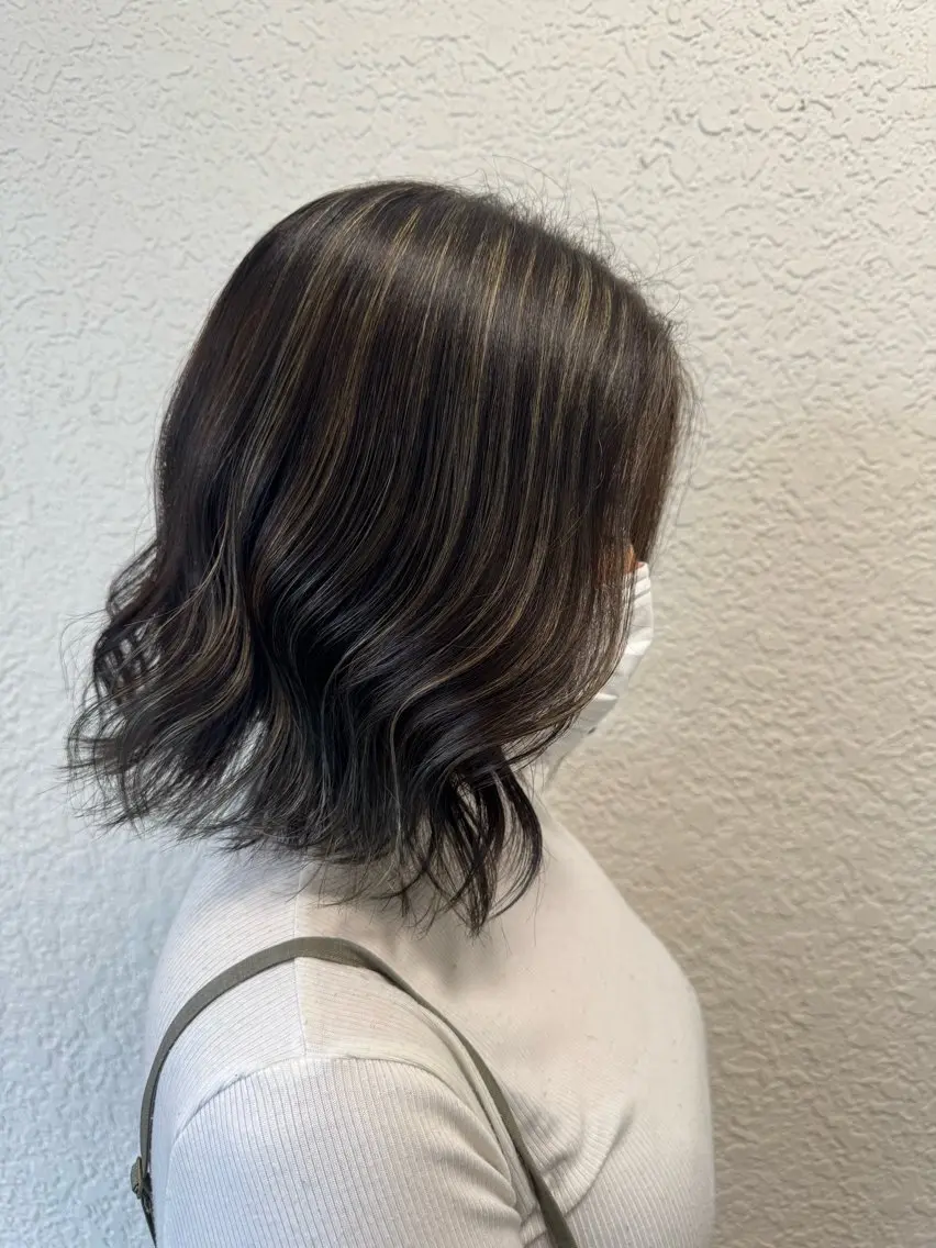 セミロング カラー ハイライトカラー ボブ ハイライト レイヤーカット ヘアカラー トリートメント ヘアセット 髪質改善カラー🦋 田村のヘアスタイル