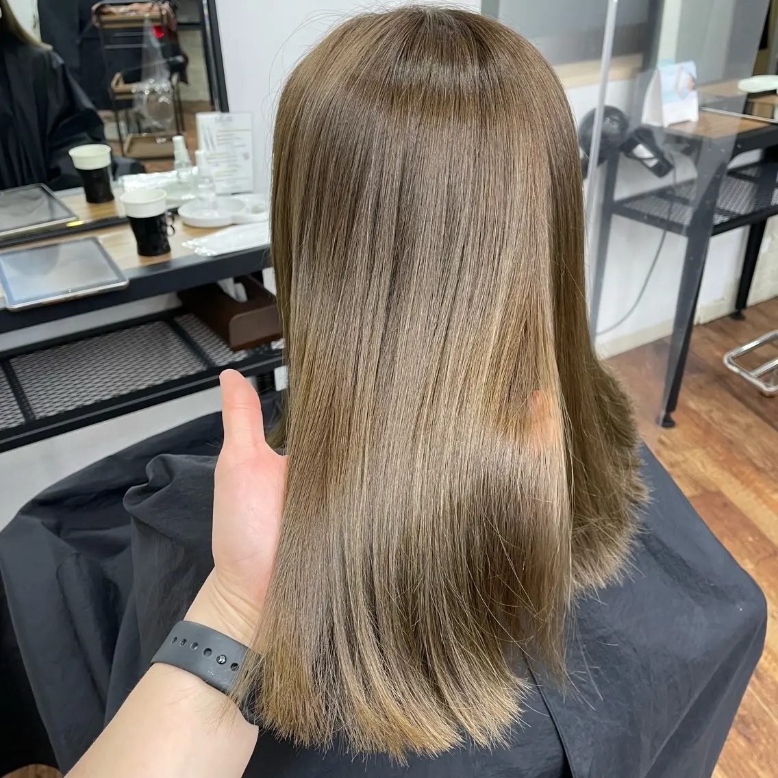 セミロング シャドウパーマ 曲がる縮毛矯正のヘアスタイル