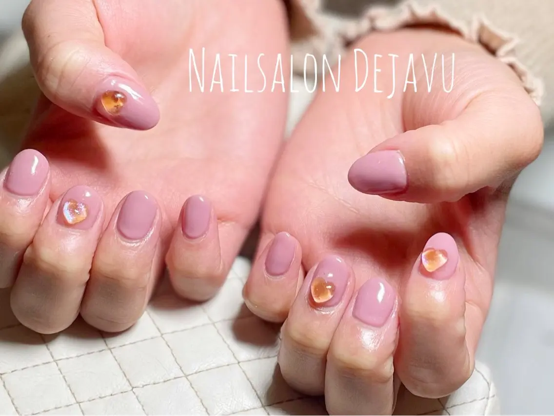 ネイル ハート ワンカラーネイル ストーンネイル ハンドネイル Nail salon Dejavu 🌿のネイルデザイン