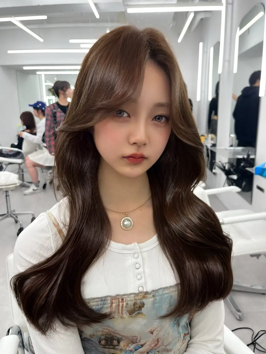カラー アッシュ ベージュカラー 黒髪 ブリーチ ブルーカラー 盛れる顔周り✨韓国式 レイヤーkanatoのヘアスタイル