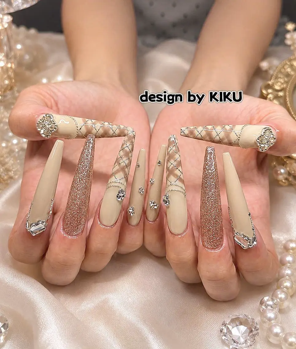 ネイル アートネイル オーロラネイル クリアネイル 長さ出し フレンチネイル ハンドネイル HOT Nail Salonのネイルデザイン