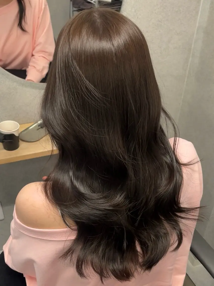 セミロング カット ヘアカラー トリートメント 透明感カラー/レイヤ ー/顔まわり/辻部のヘアスタイル