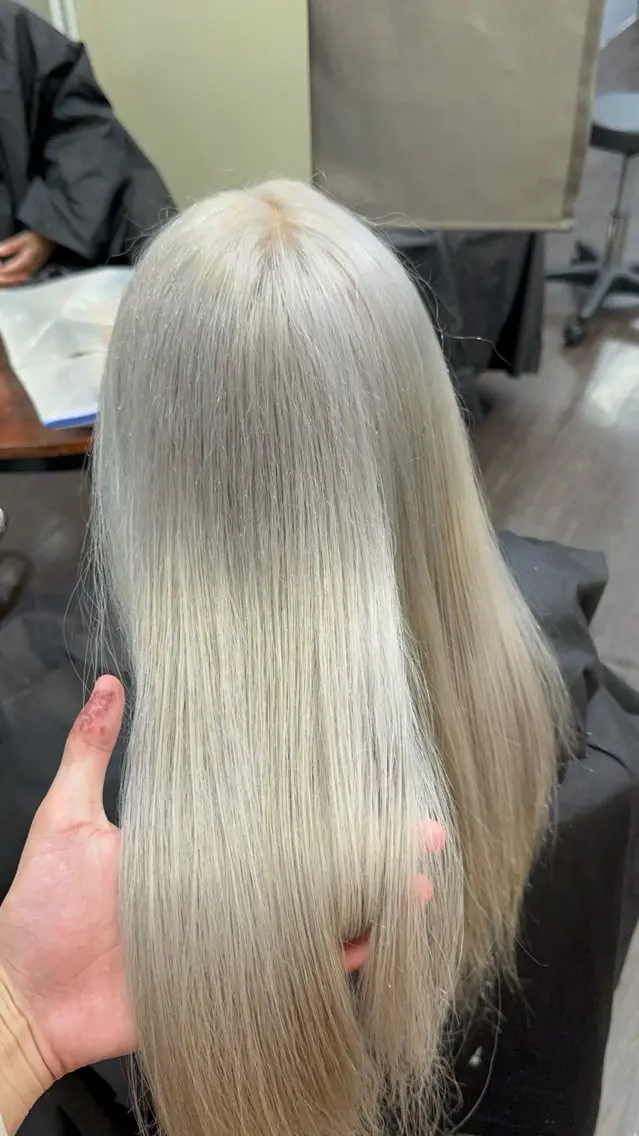 ロング カラー ベージュカラー ブリーチ ブロンド ケアブリーチ 透明感カラー ヘアカラー Lima/ブリー チ特化/心斎橋のヘアスタイル