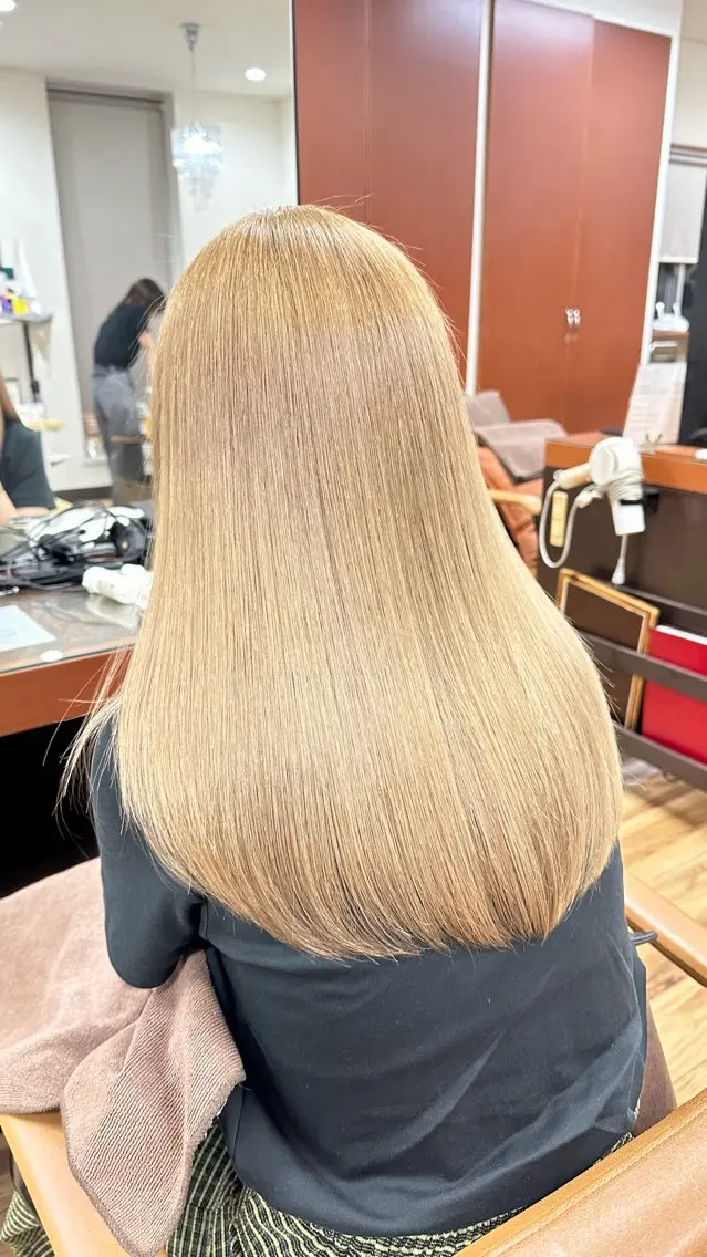 セミロング 榮 百合香のヘアスタイル