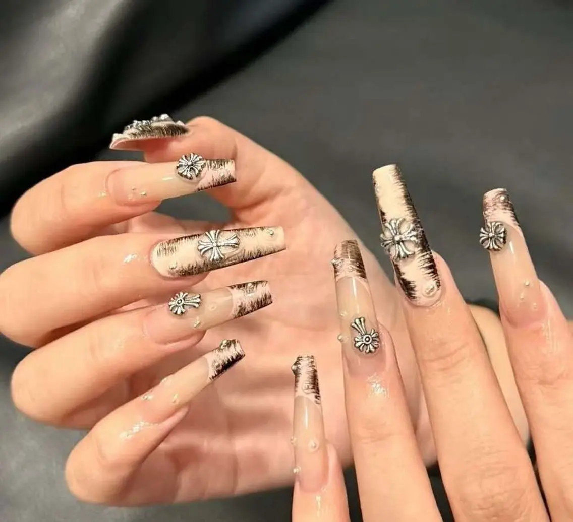ネイル オーロラネイル フラワーネイル フットネイル フレンチネイル ジェルネイル ハンドネイル BabyYouMi nailのネイルデザイン