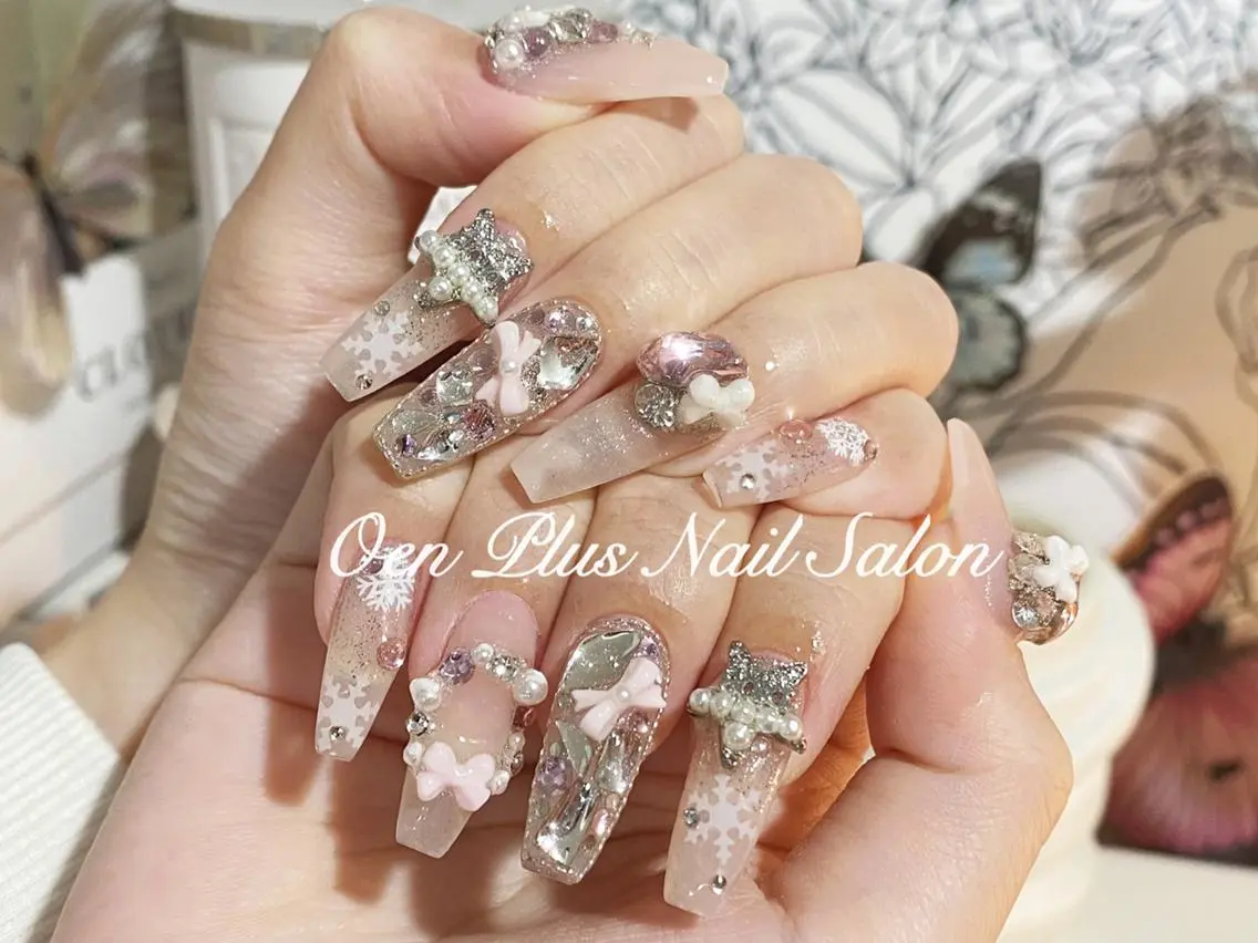 ネイル フラワーネイル フレンチネイル ジェルネイル ガラスフレンチ ハート ハンドネイル One Plus Nail Salonのネイルデザイン