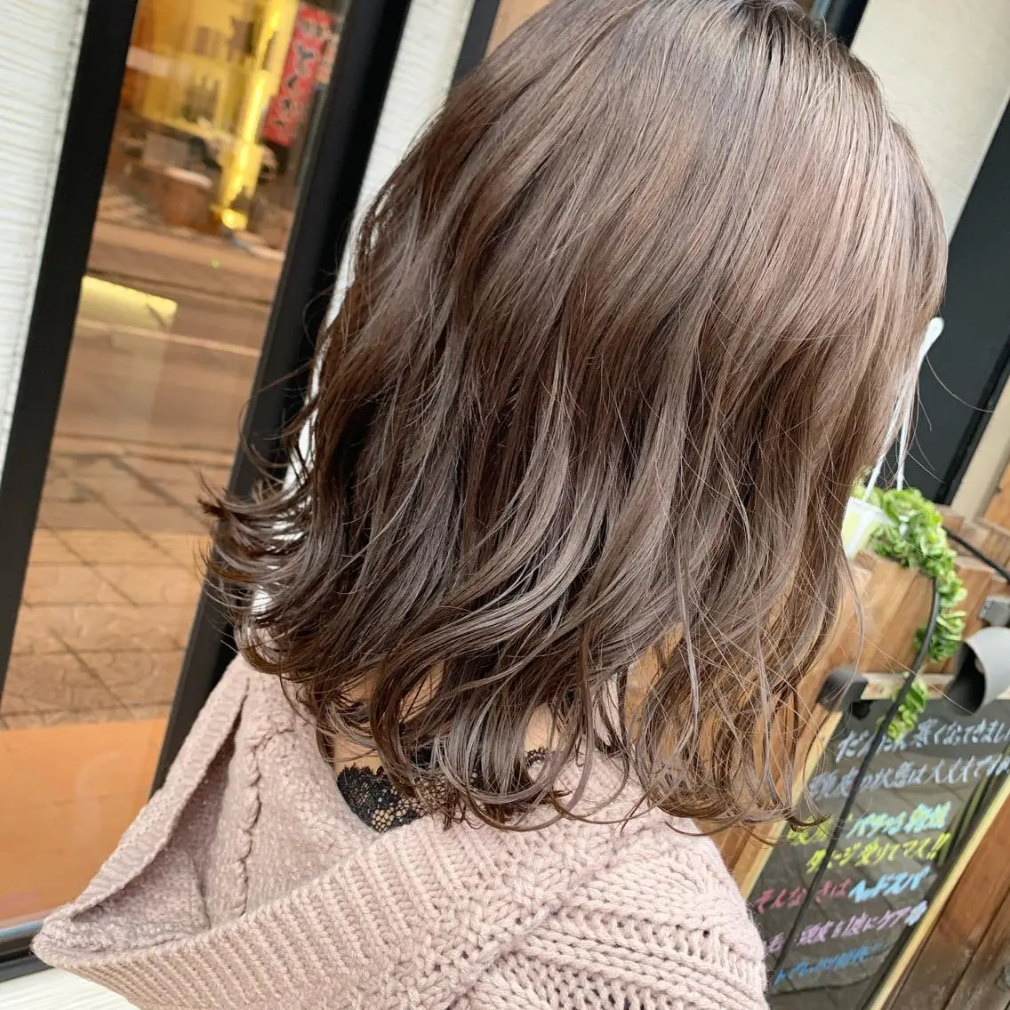 ミディアム カラー ブリーチ グレージュ ブリーチなしカラー yoshi （髙橋）のヘアスタイル