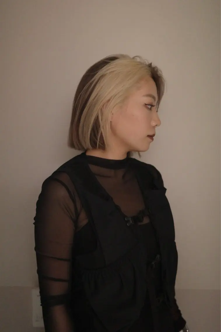 ショート カラー Akari暖色カラー /レイヤーカットのヘアスタイル