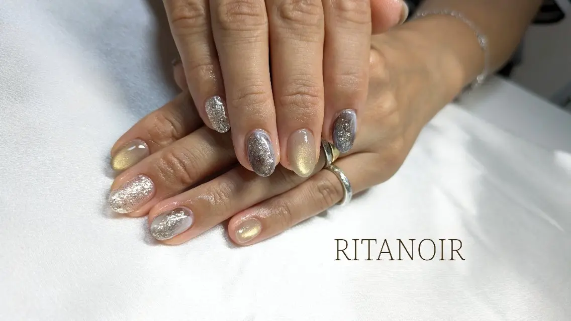 ネイル ジェルネイル ゴールド キラキラネイル マグネットネイル ニュアンスネイル ハンドネイル RITA NOIRのネイルデザイン