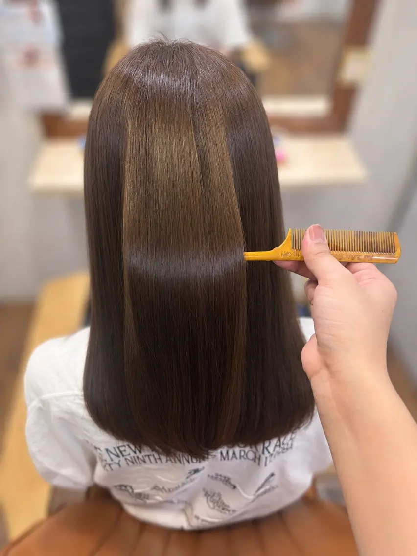 セミロング カラー ベージュカラー ブリーチ 透明感カラー ブリーチなしカラー オリーブベージュ ヘアカラー トリートメント 山本雪羽/ エアービジューのヘアスタイル