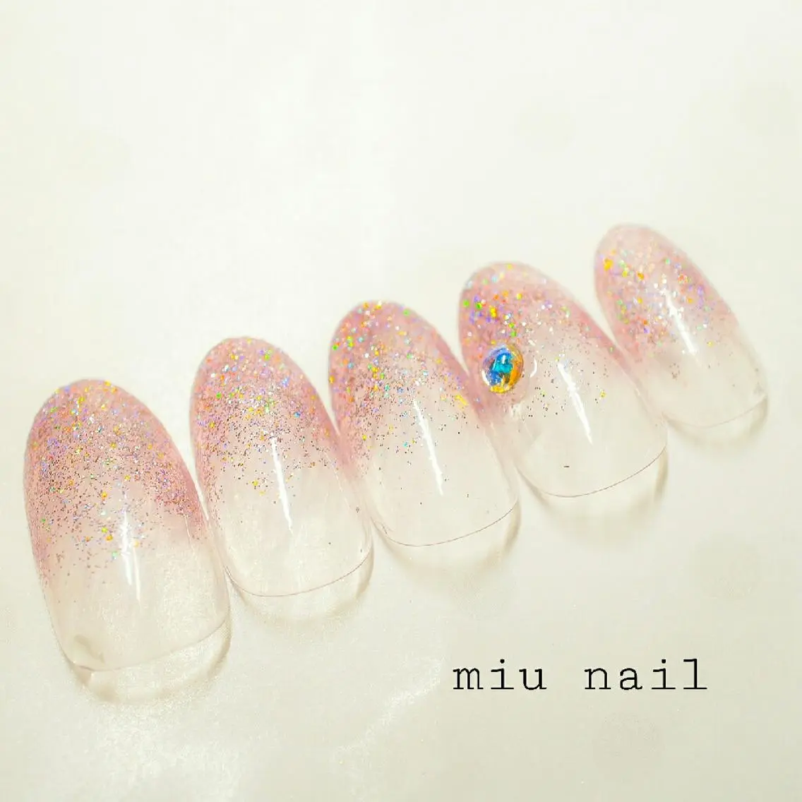 ネイル アートネイル ストーンネイル MIU  nailのネイルデザイン