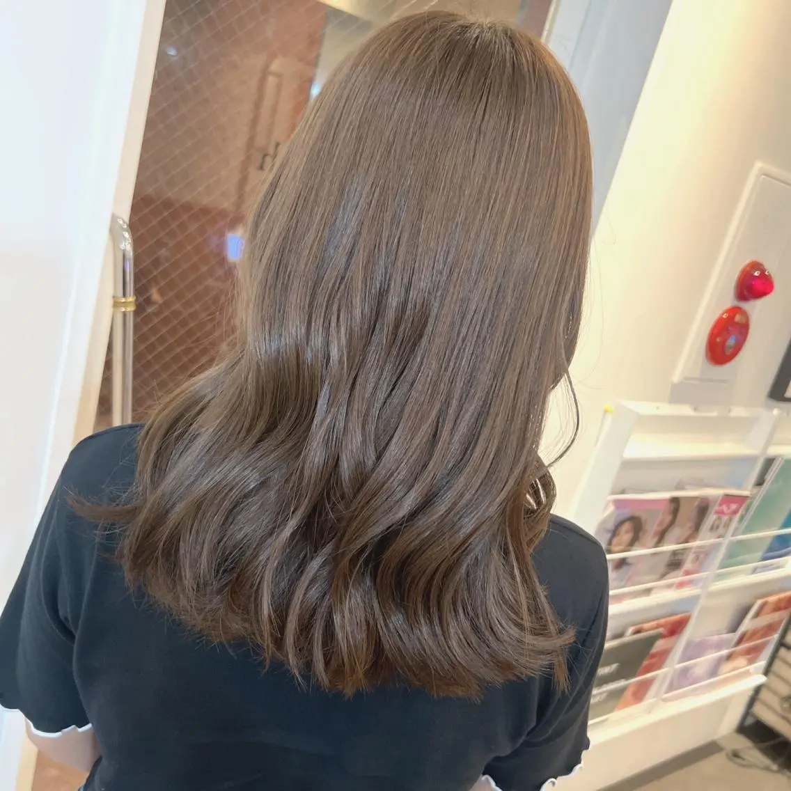 セミロング カラー ベージュカラー ブリーチ ブリーチなしカラー カット ヘアカラー トリートメント ブリーチなしWカラー ✨縮毛矯正✨ワタベのヘアスタイル