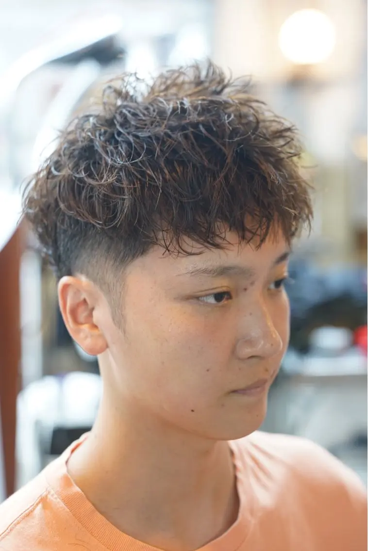 ショート パーマ メンズ カット ヘアカラー パーマ モチヅキ タツキのヘアスタイル