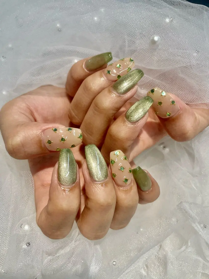 ネイル キラキラネイル ストーンネイル ハンドネイル I-nail Moeのネイルデザイン