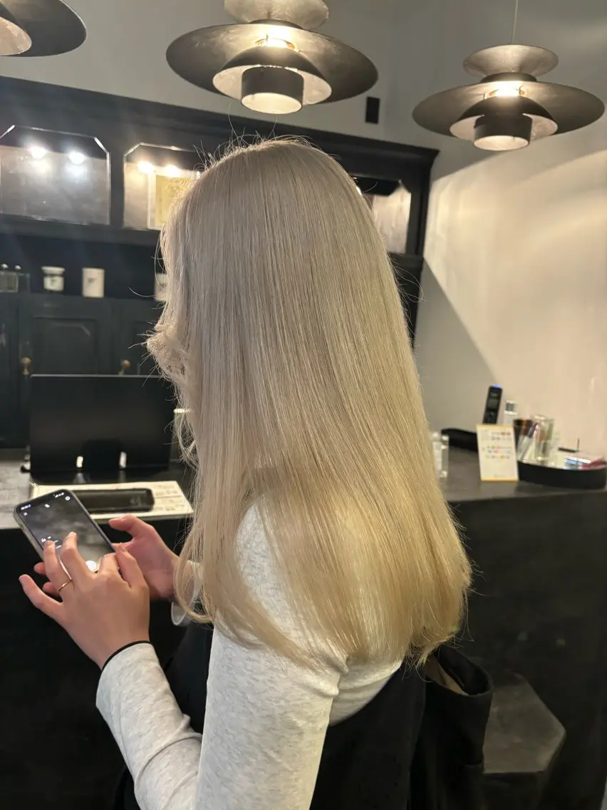 ロング ボブ・カラー 琴音のヘアスタイル