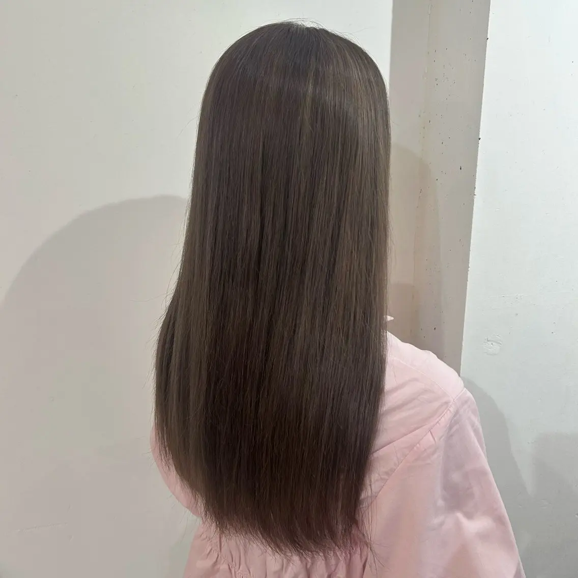 ロング カラー ベージュカラー ブリーチ ブラウンカラー 透明感カラー ダブルカラー ヘアカラー 原 心愛のヘアスタイル