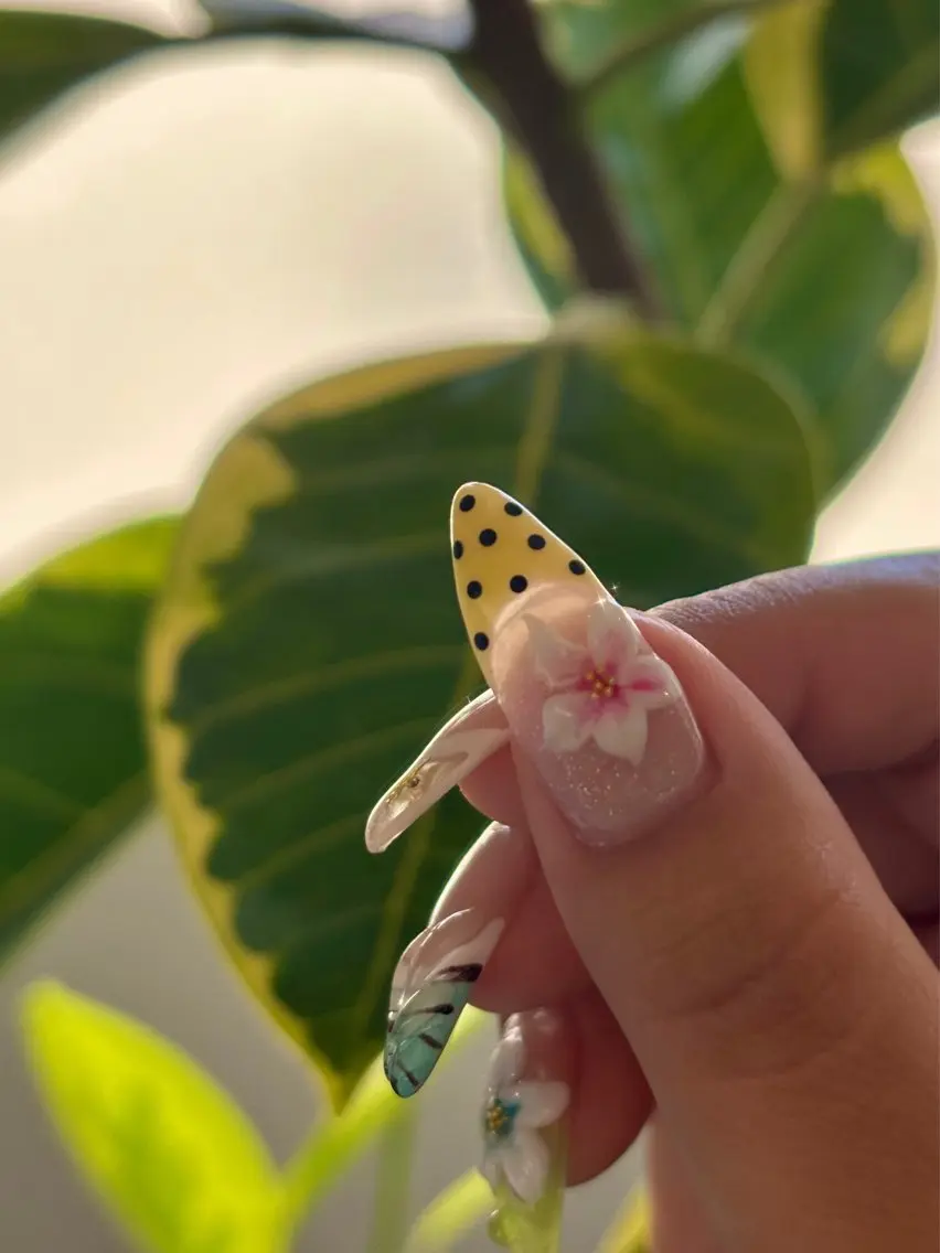 ネイル ハンドネイル m a k a n a sakiのネイルデザイン