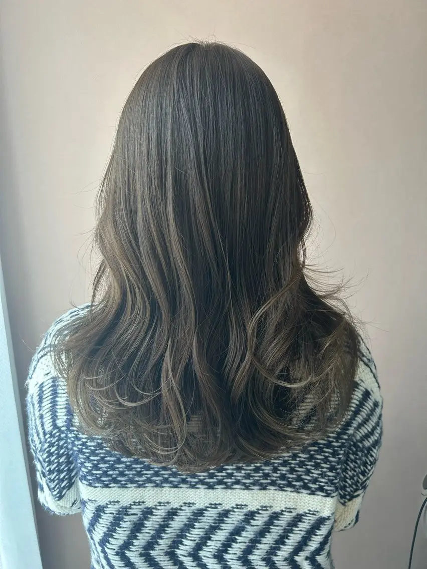 ロング カラー アッシュ 透明感カラー オリーブアッシュ hubhair レイヤー/透明感のヘアスタイル