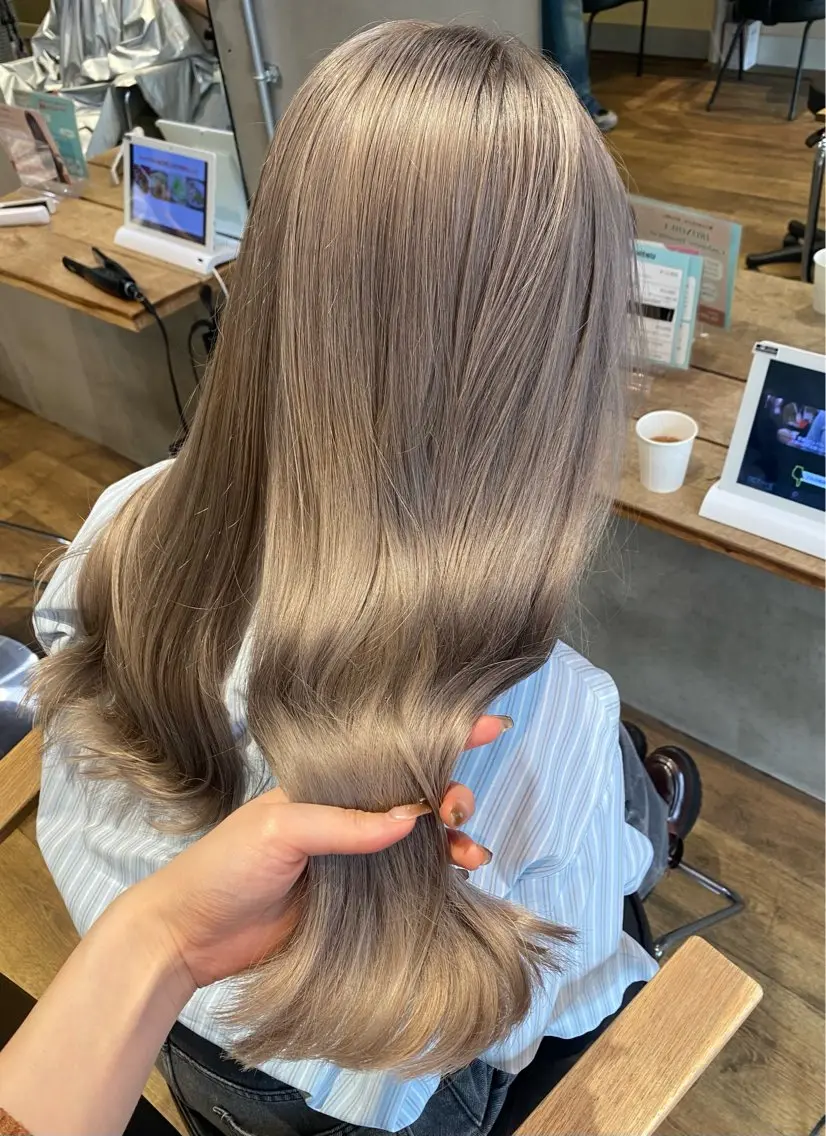 ロング ヘアカラー 井上 麻帆のヘアスタイル