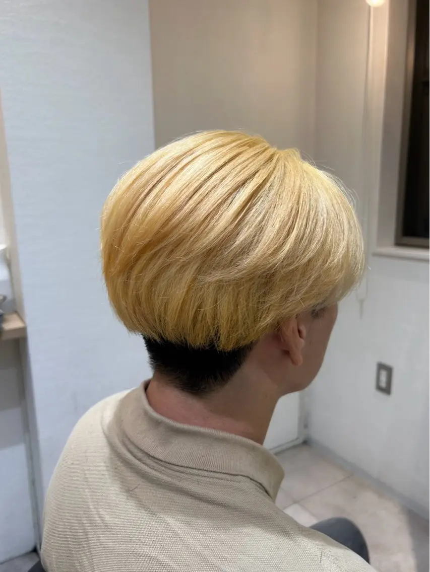 カラー メンズ 抜きっぱなしブロンド ブロンド カット ヘアカラー いぶき/カラー/ センターパートの天才のヘアスタイル