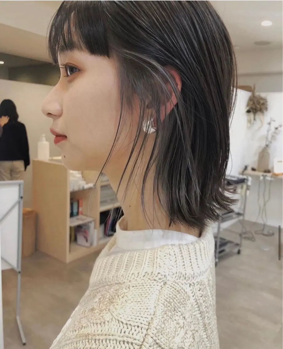ミディアム カラー インナーカラー ヘアカラー 透明感カラー/顔周り レイヤー/髪質改善のヘアスタイル