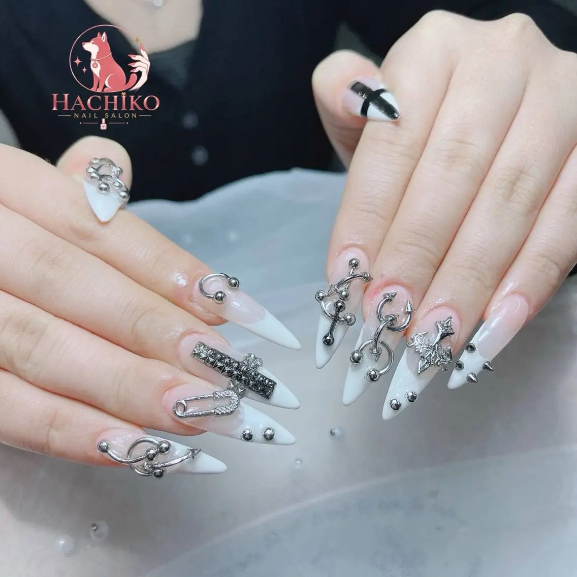 ネイル チークネイル クリアネイル ガーリー キラキラネイル 韓国ネイル ハンドネイル Hachiko Nail Salonのネイルデザイン