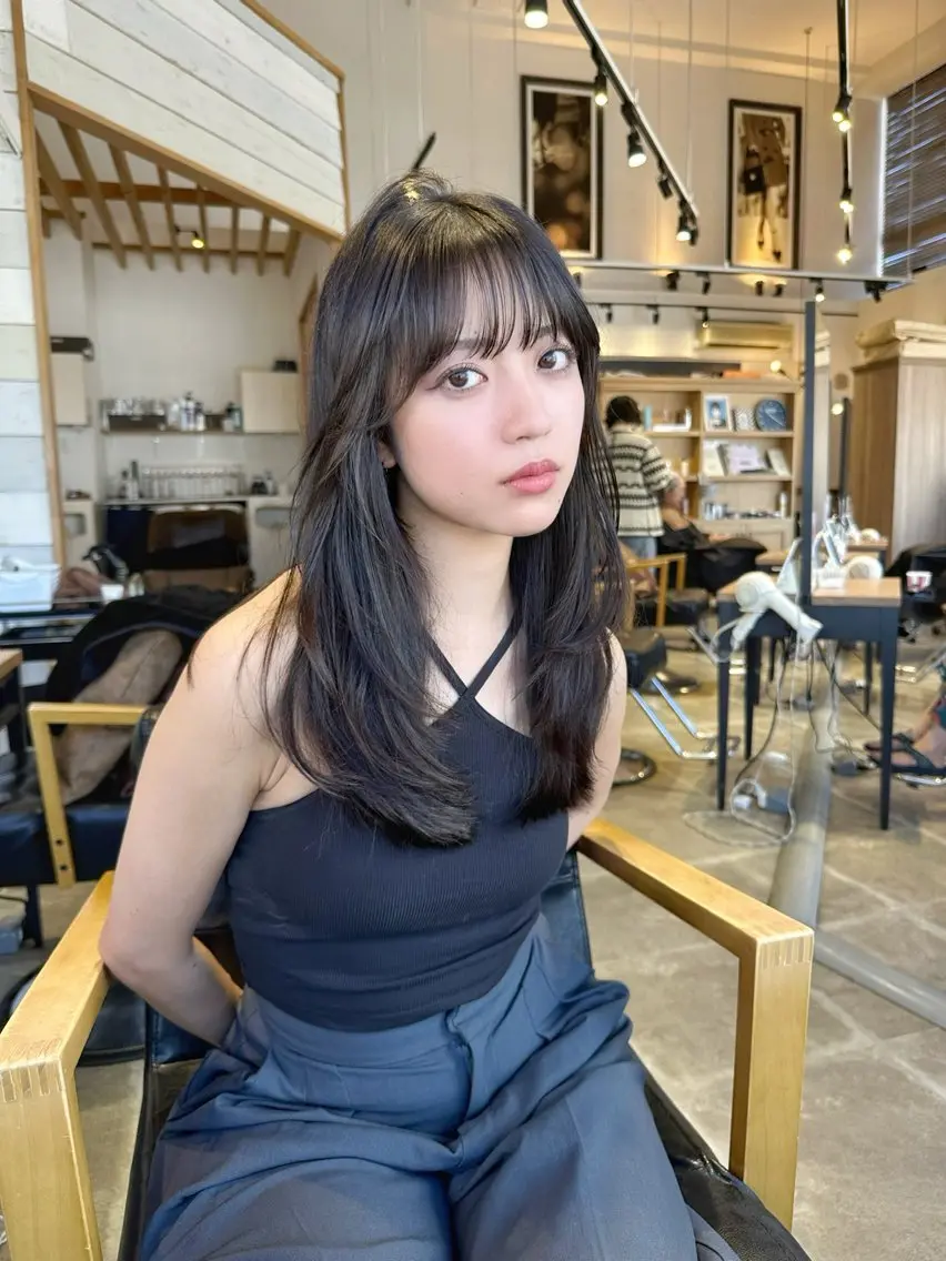 セミロング カット ヘアカラー 縮毛矯正 コテ巻き風パーマ /志村大成のヘアスタイル