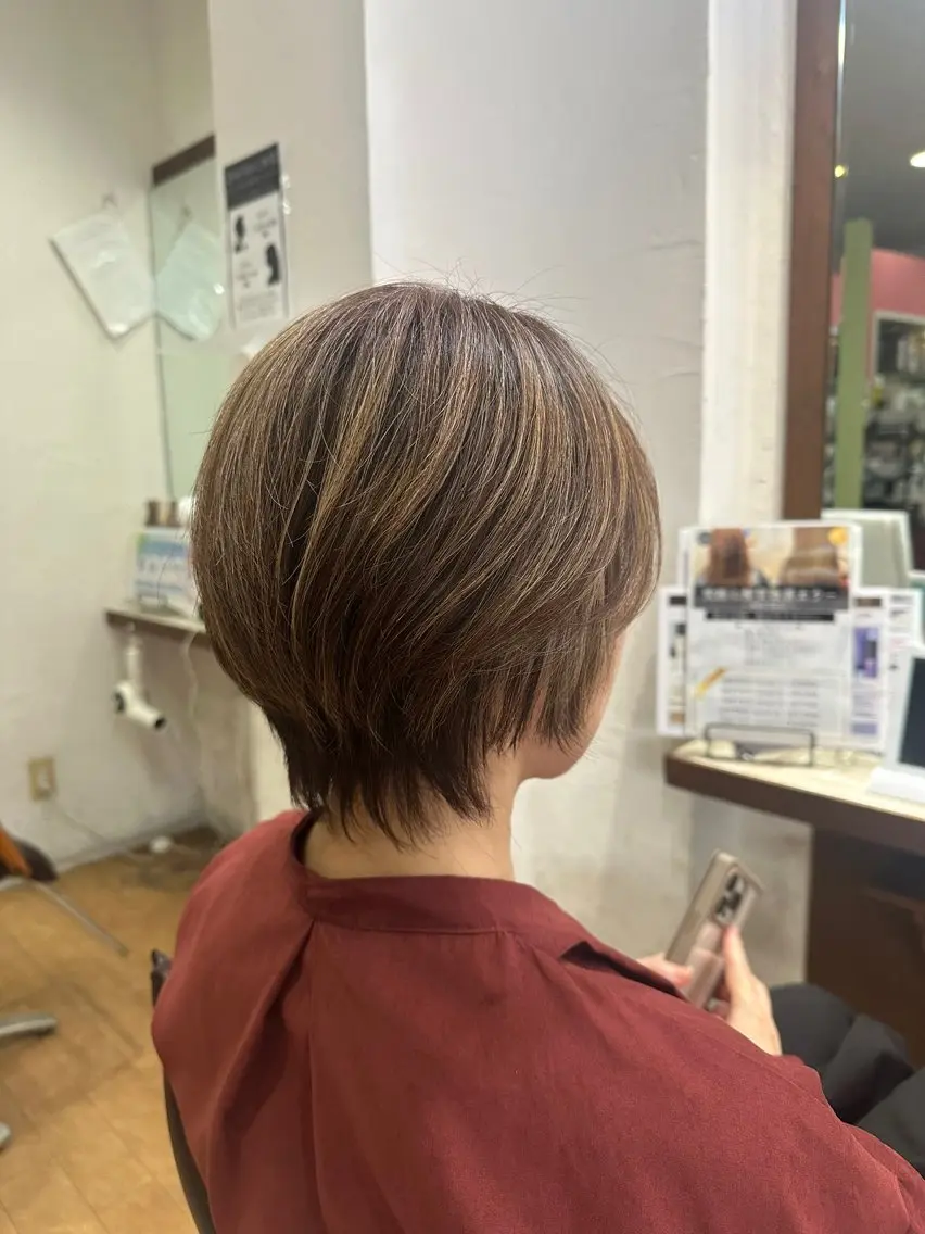 ショート カラー ブリーチ 透明感カラー ダブルカラー ハイライトカラー ハイライト カット ヘアカラー うねり・パサつき改善 山本翔大✨️のヘアスタイル
