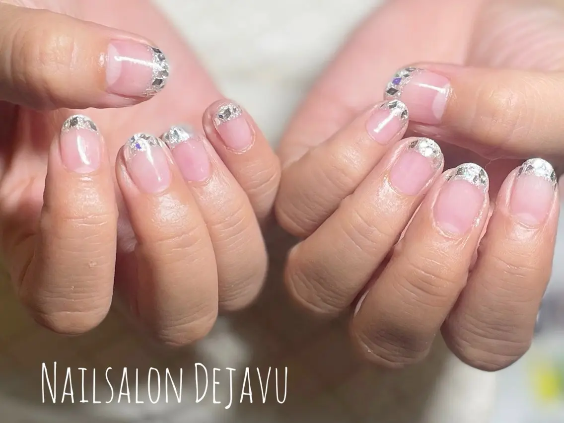 ネイル フレンチネイル ガラスフレンチ キラキラネイル Nail salon Dejavu 🌿のネイルデザイン
