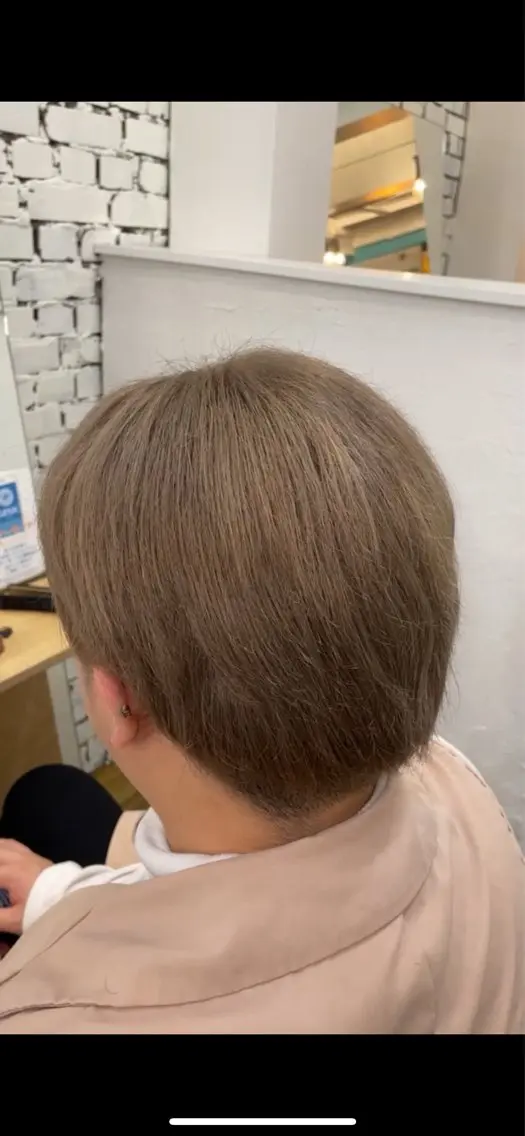 ショート カラー ベージュカラー ワンカールで決まる レイヤーカット‎🤍のヘアスタイル