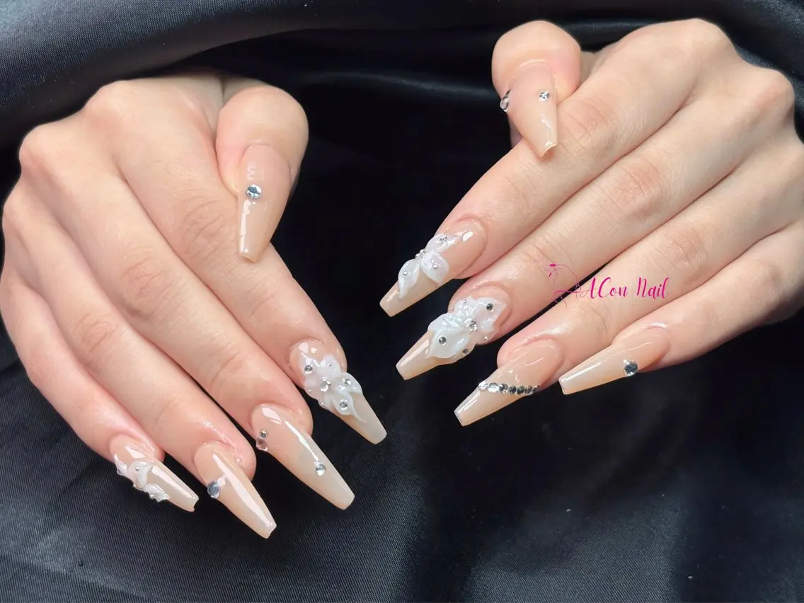 ネイル 桜ネイル 長さ出し フラワーネイル フレンチネイル ジェルネイル ハンドネイル ACon NailSalonのネイルデザイン
