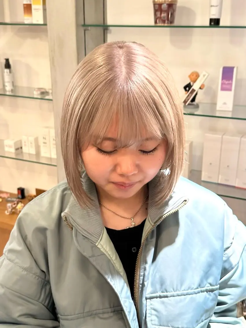 ショート カラー ベージュカラー ブリーチ ホワイトベージュ カット ヘアカラー トリートメント 似合わせボブ/縮毛 /ハイトーン/ひさとのヘアスタイル