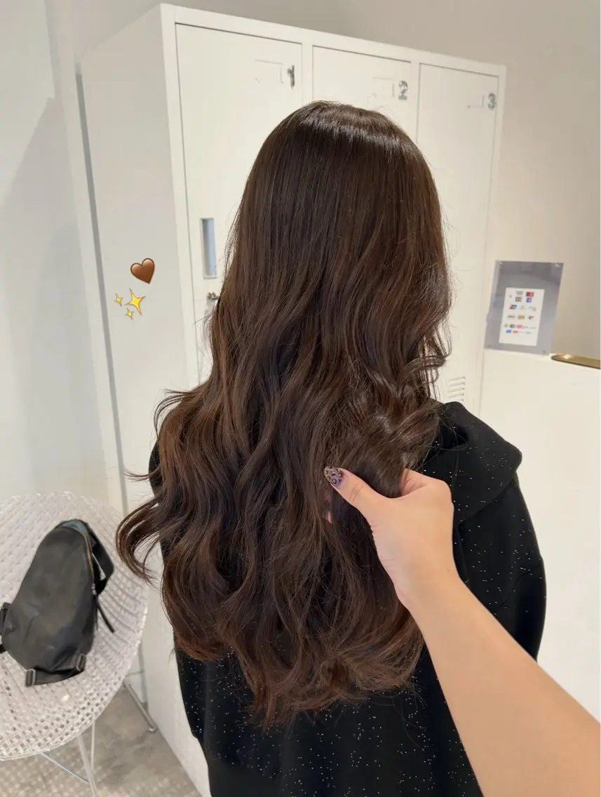 ロング カラー ヘアアレンジ ベージュカラー ブリーチ ブラウンカラー チョコレートブラウン ダブルカラー カット ヘアカラー トリートメント 李奈🍒府中/ レイヤー透明感カラーのヘアスタイル