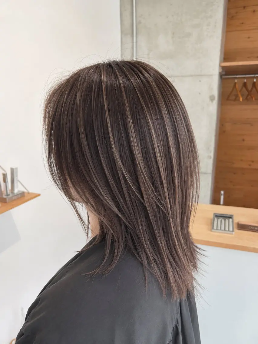カラー ハイライトカラー 関 柚花子のヘアスタイル
