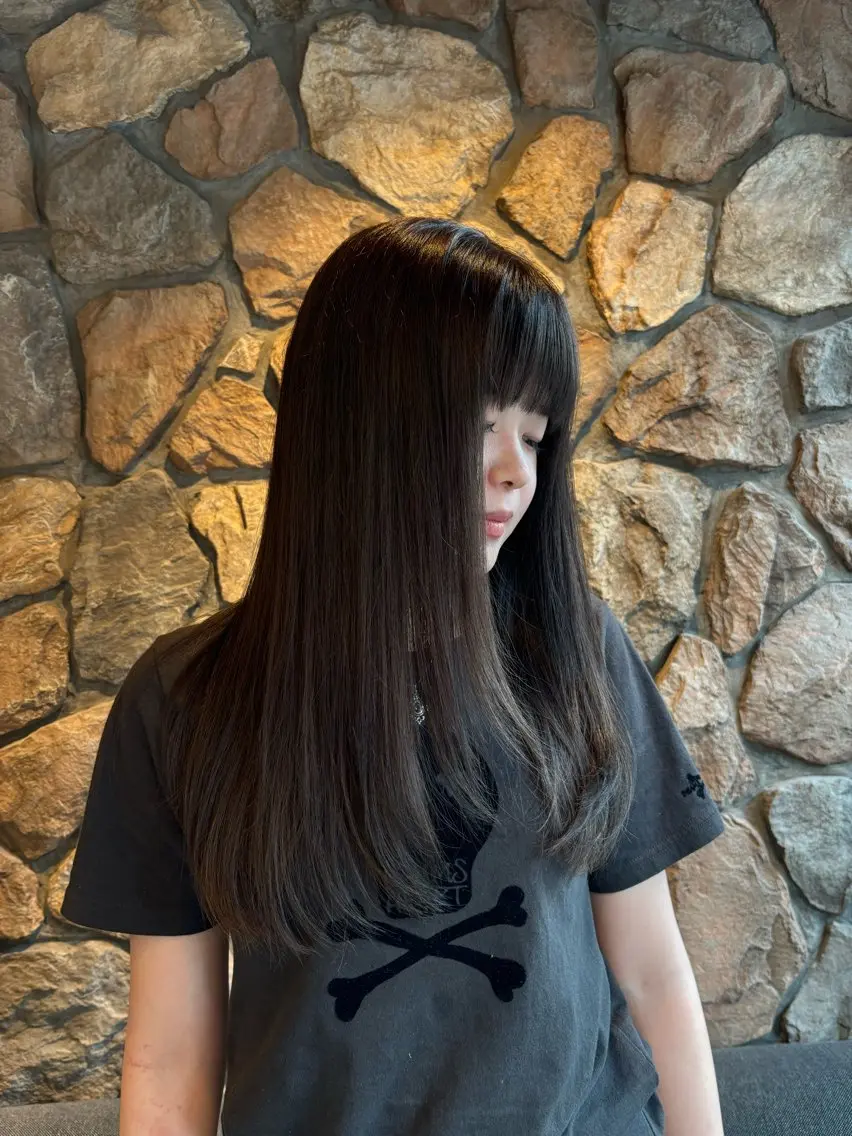 ロング カット ヘアカラー 小玉 唯依のヘアスタイル