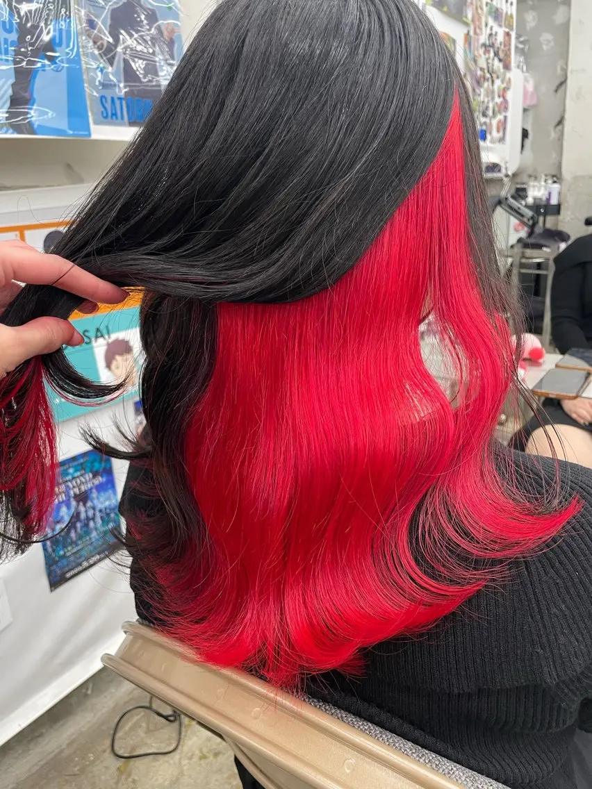 セミロング カラー ヘアカラー インナーカラー 推し ブリーチ 髪質改善のヘアスタイル