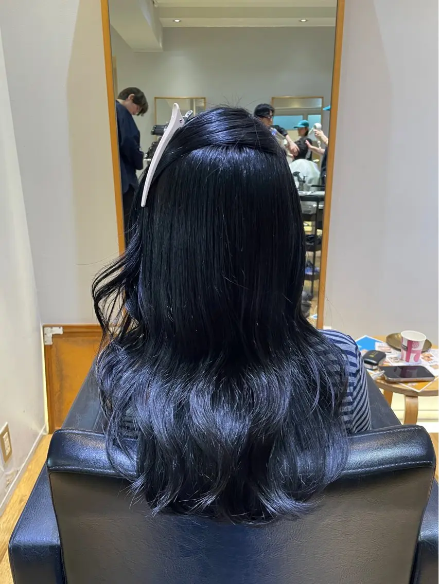セミロング カラー パーマ 黒髪 ブルーカラー ブルーブラック 縮毛矯正 カット ヘアカラー 縮毛矯正 縮毛矯正/レイヤー 🌙児玉光瑠のヘアスタイル