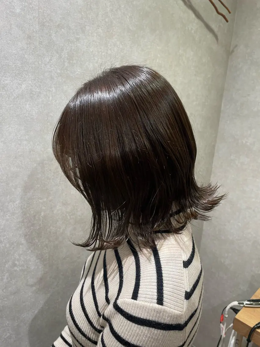 ミディアム カラー ヘアカラー 矯正パーマ、ベージュ ボブカット🫧のヘアスタイル