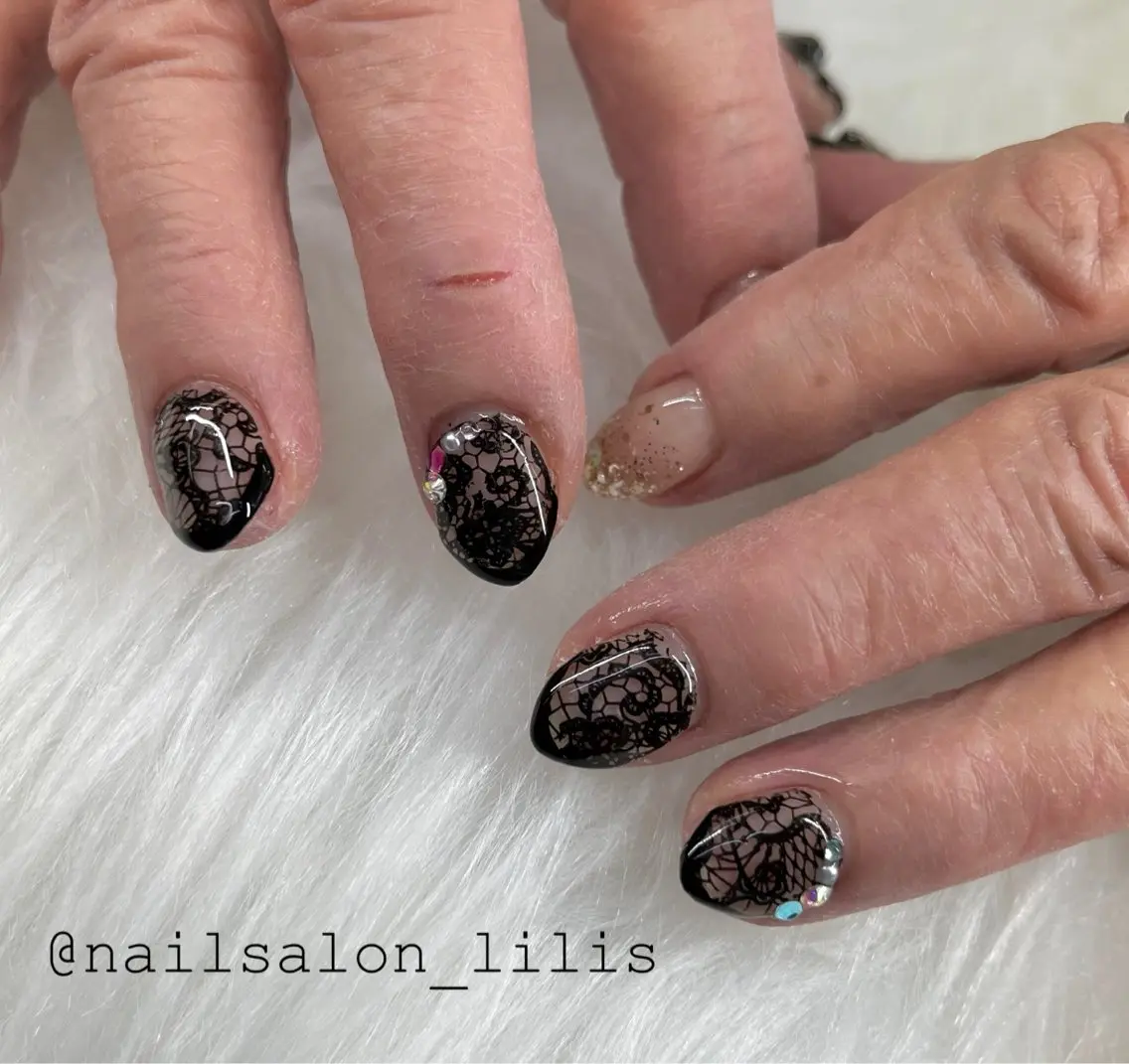 ネイル ゴールド ゴージャス レース ラメ(グリッター) nailsalon Lilisのネイルデザイン