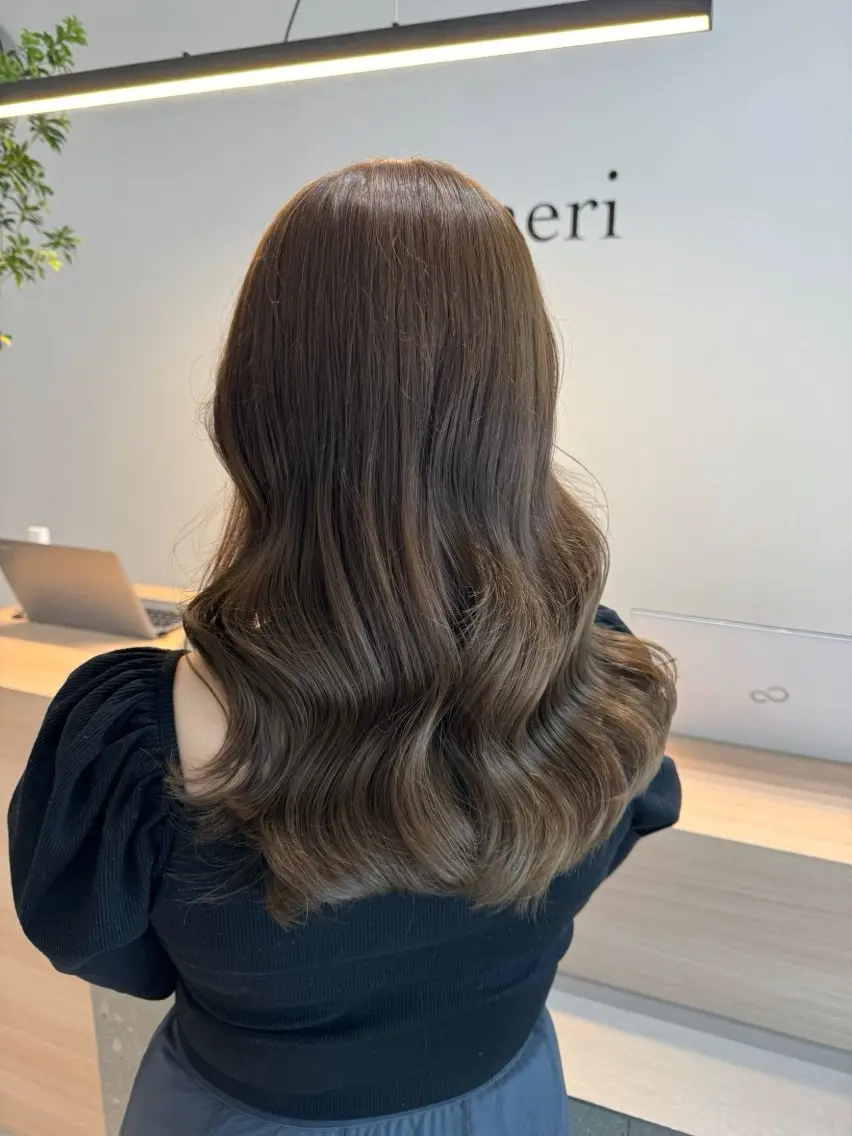 カラー 吉田 美咲のヘアスタイル