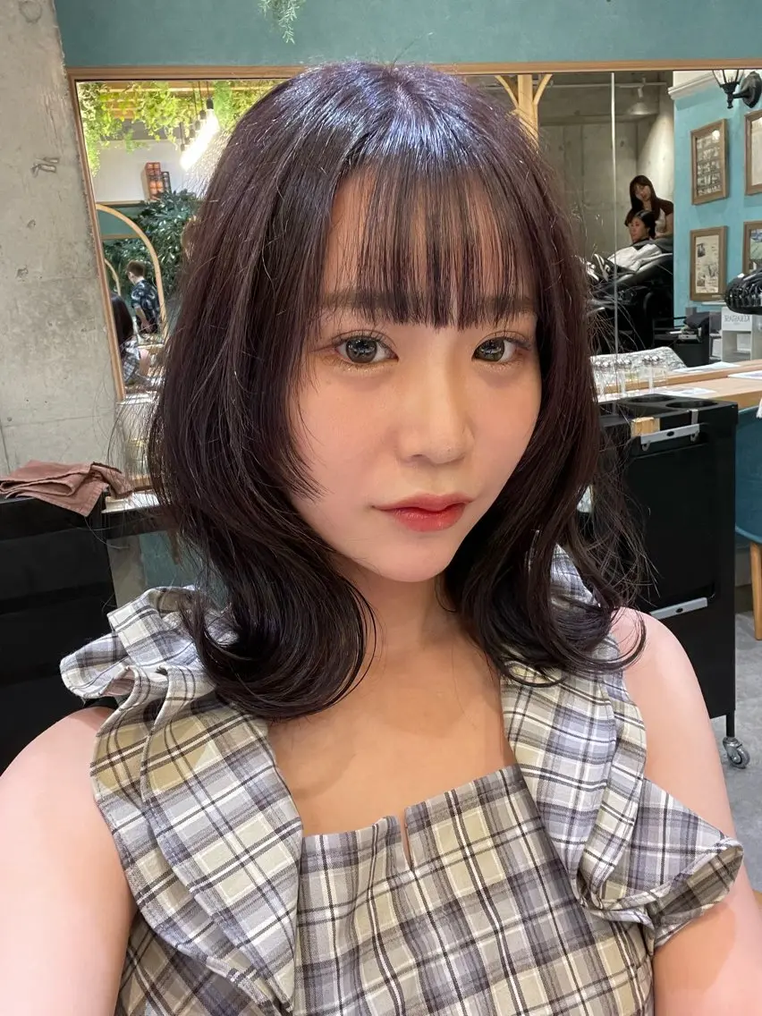 ミディアム カット ヘアカラー トリートメント 山本翔一郎 韓国顔周りレイヤーのヘアスタイル