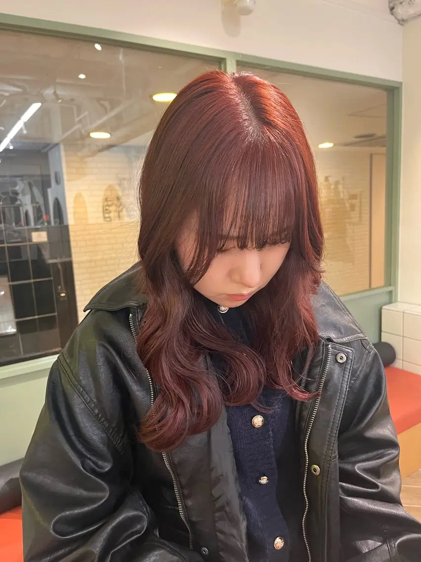 セミロング カラー ブリーチ ダブルカラー レッドカラー ヘアカラー トリートメント 縮毛/パーマ/カラー LUVISM佐藤里咲のヘアスタイル