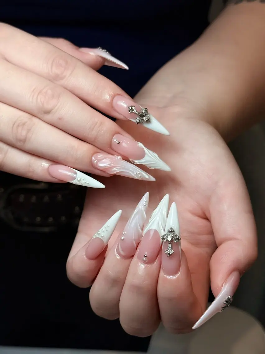 ネイル チークネイル ドット フレンチネイル グラデーション ハート ハンドネイル Julli NailStudioのネイルデザイン