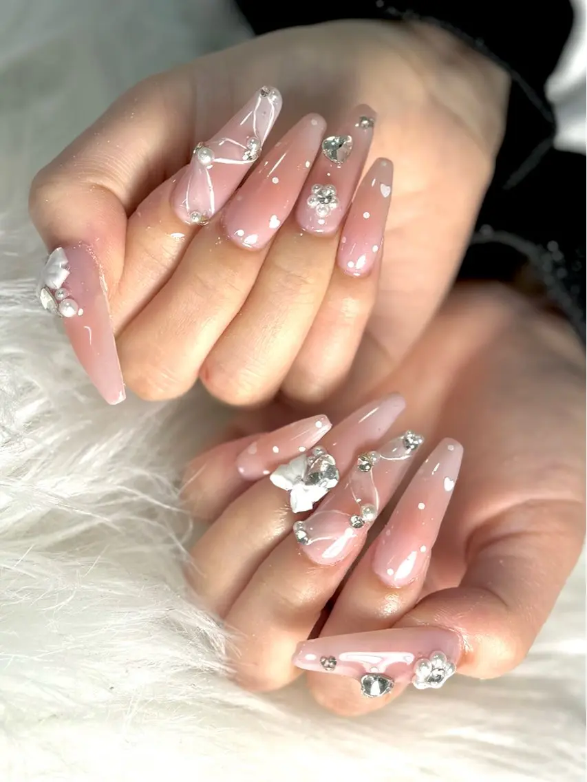 ネイル ハンドネイル ルシイ🎀新宿長さ 出しパーツ専門店のネイルデザイン